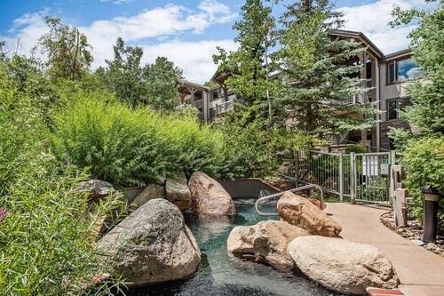 50 Yards to Snowmass Trails! Walk to Shops/Dining, Pool, Hot Tub & Fitness Room