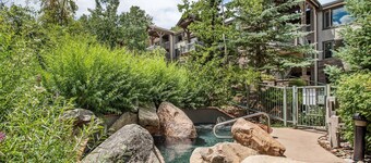 Corner Unit 50 Yards to Snowmass Hiking & Biking Trails! Walk to Shops/Dining, Pool, HT & Fitness Rm