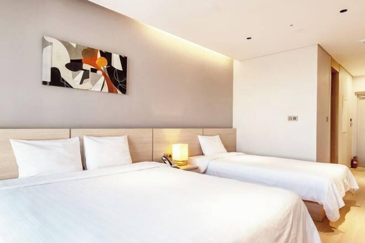 WiFi (free), bed sheets
