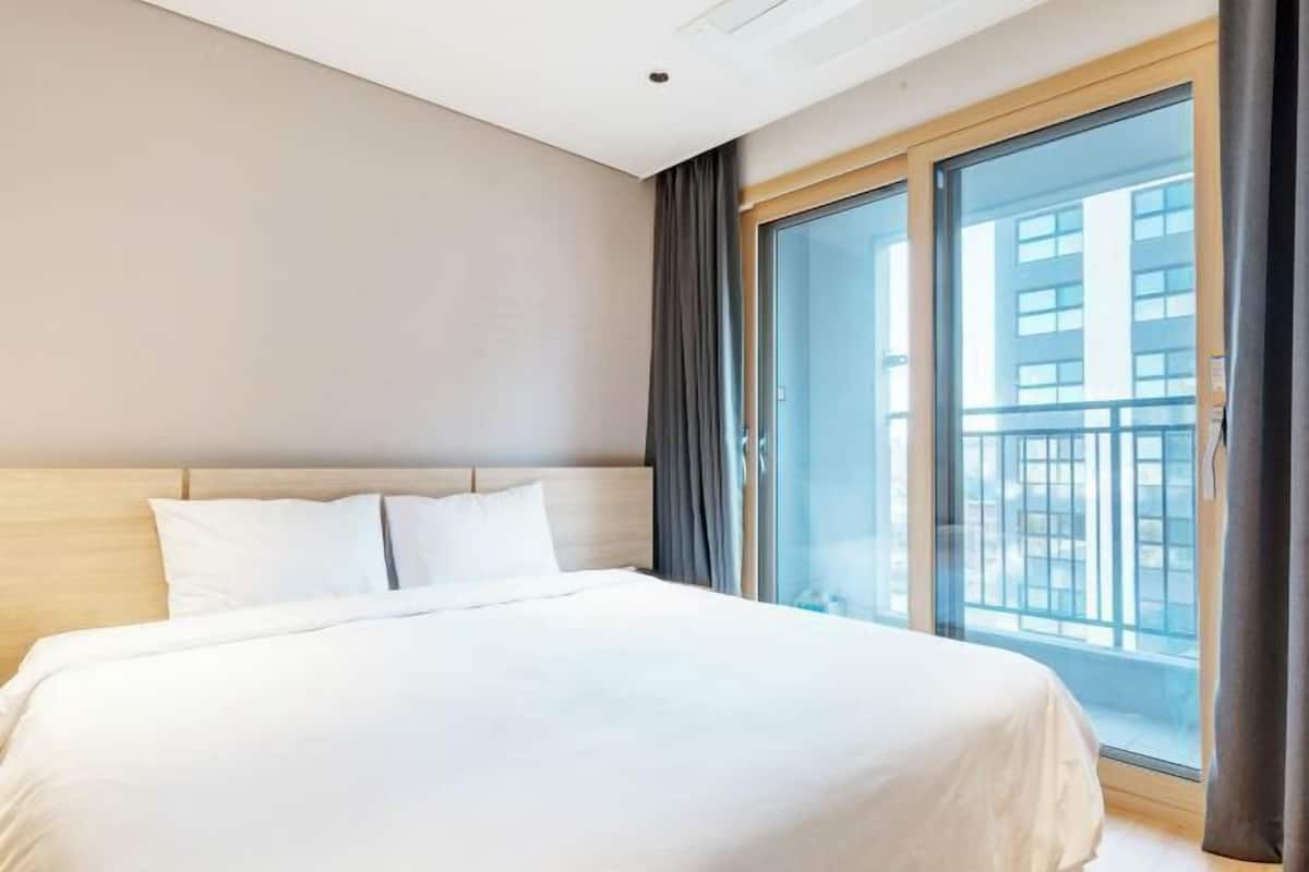 WiFi (free), bed sheets