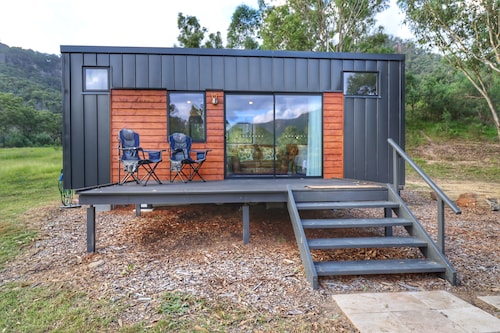 Winchester Tiny House - Quiet with beautiful scenery.