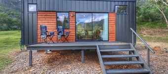 Winchester Tiny House - Quiet with beautiful scenery.