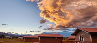 Circle R Cabin 3, Private Ranch, Mountain Views