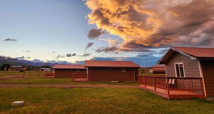 Circle R Cabin 3, Private Ranch, Mountain Views