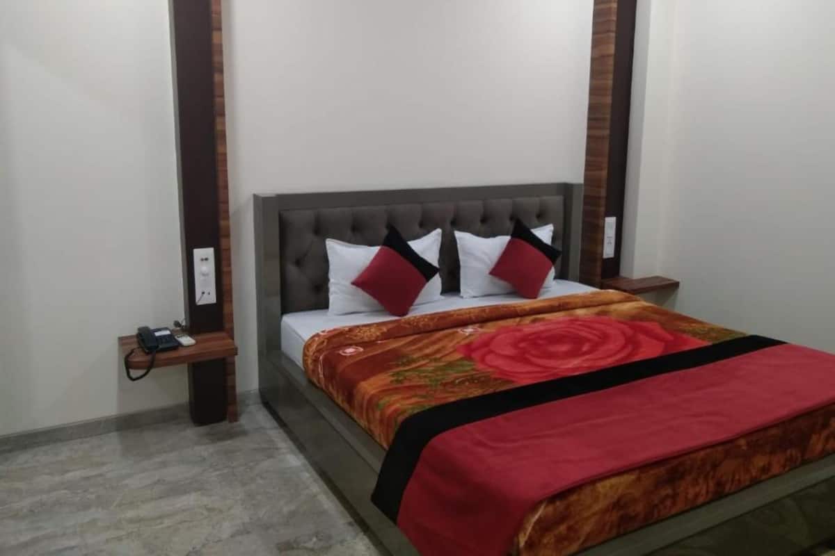 Soundproofing, free WiFi, bed sheets
