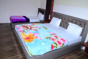 Suíte estúdio luxo, vista para a cidade | Quartos à prova de som, Wi-Fi de cortesia, roupa de cama