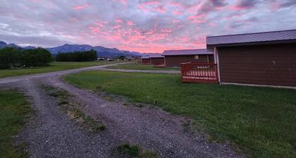 Circle R Cabin 7, Private Ranch, Mountain Views