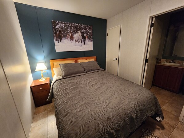 2 Schlafzimmer, Bügeleisen/Bügelbrett, Bettwäsche