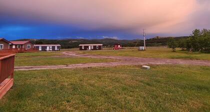 Circle R Cabin 7, Private Ranch, Mountain Views