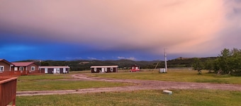 Circle R Cabin 7, Private Ranch, Mountain Views