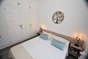 2 slaapkamers, een strijkplank/strijkijzer, gratis wifi, beddengoed