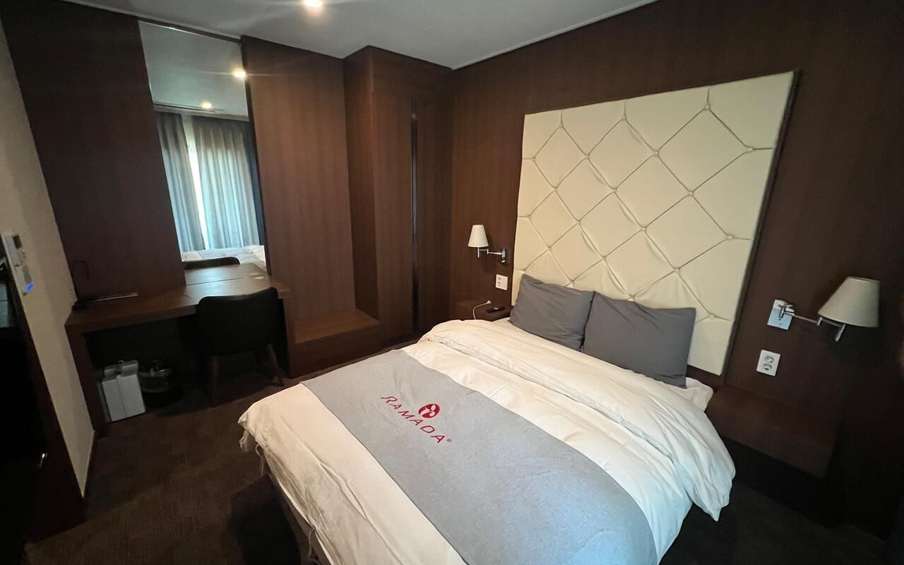 Phòng Suite, 1 giường đôi, không hút thuốc | Trang trí khác biệt, trang bị nội thất với thiết kế riêng biệt 