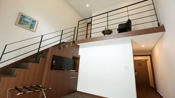 Suite | 1 bedroom, individually decorated, individually furnished, bed sheets
