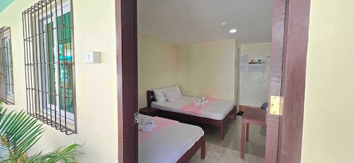 OYO 1121 JUNLYN APARTELLE