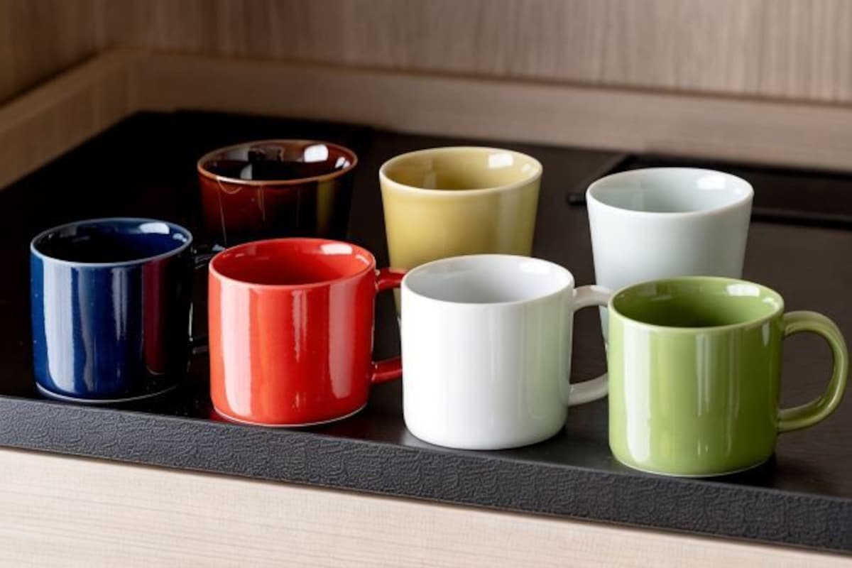 A set of six mugs on a tray.
