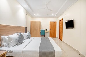 Deluxe Single Room | Desk, laptop workspace, iron/ironing board, free WiFi - SAPPHIRE BLISS HOTEL (Hyderabad)