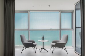 Cubrecamas, sistema de insonorización y wifi gratis 