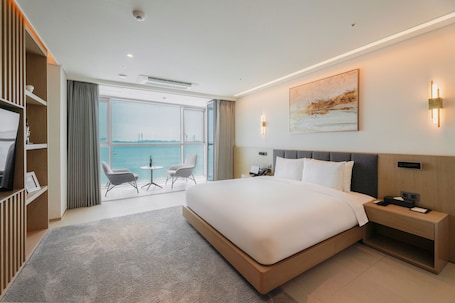 Premium bedding, soundproofing, free WiFi. WAVE M HOTEL WEST
