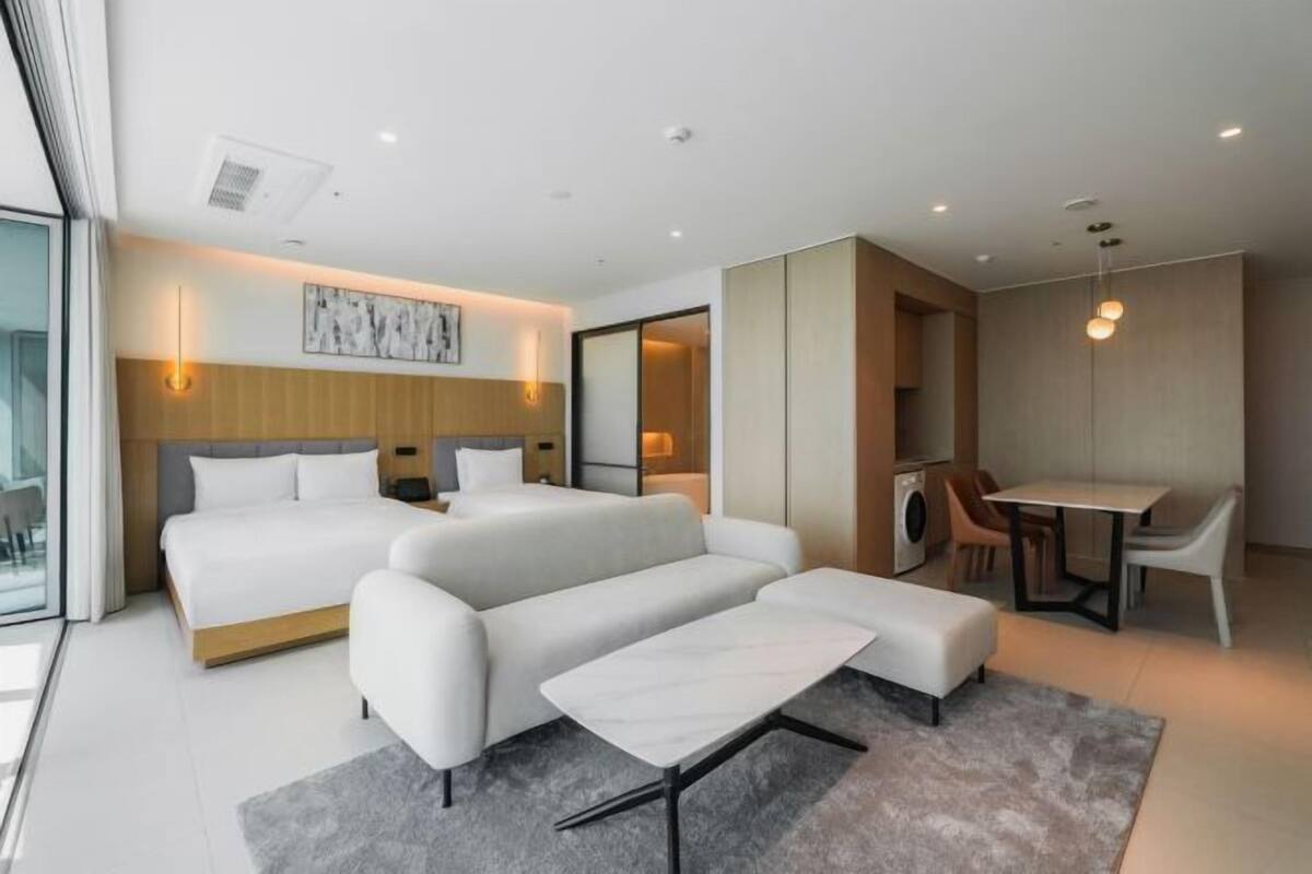 Premium bedding, soundproofing, free WiFi