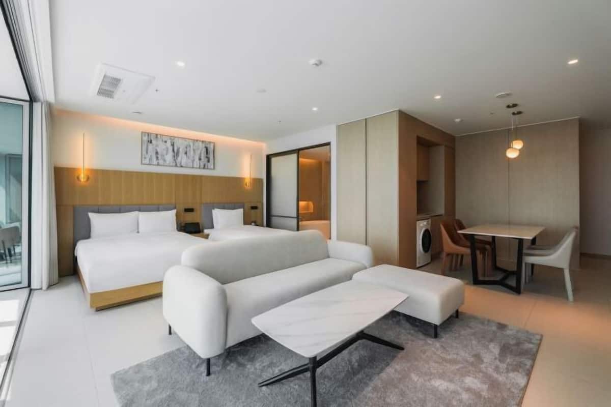 1 bedroom, down comforters, soundproofing, free WiFi