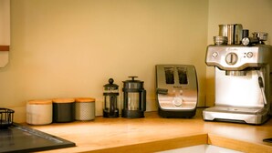 Coffee/tea maker, fridge, microwave, oven
