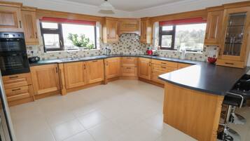 Réfrigérateur, micro-ondes, four, lave-vaisselle