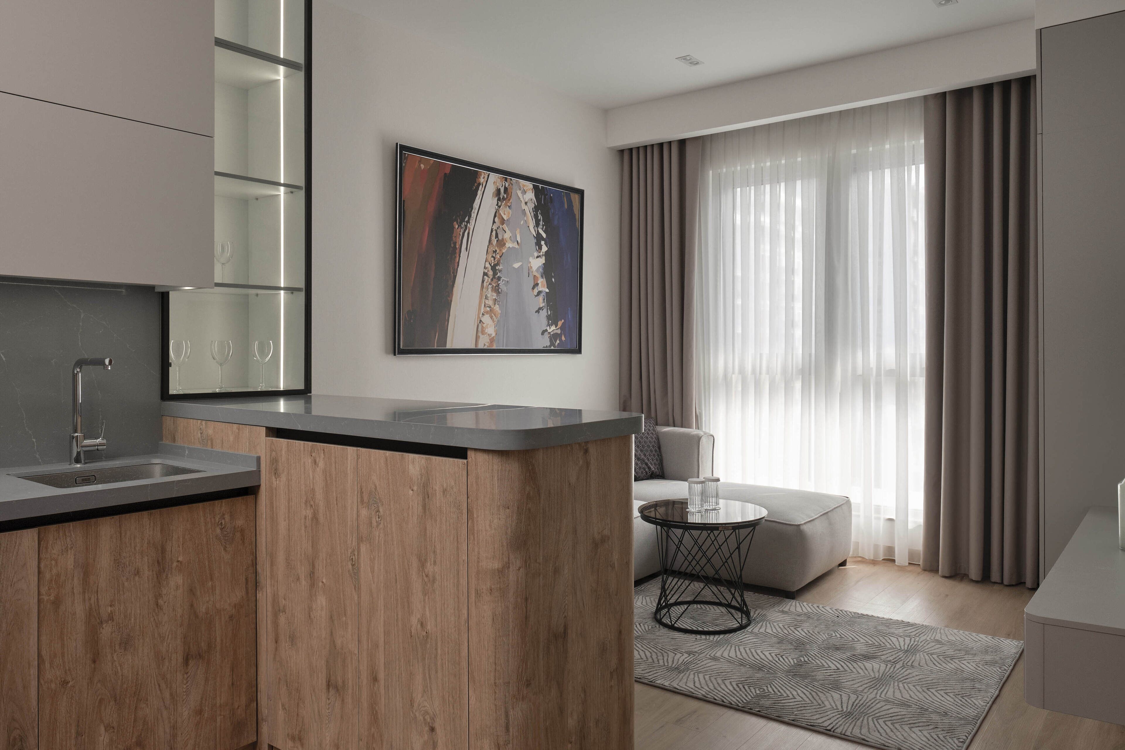 One Bedroom Apartment | Tallelokero huoneessa, yksilöllisesti sisustettu