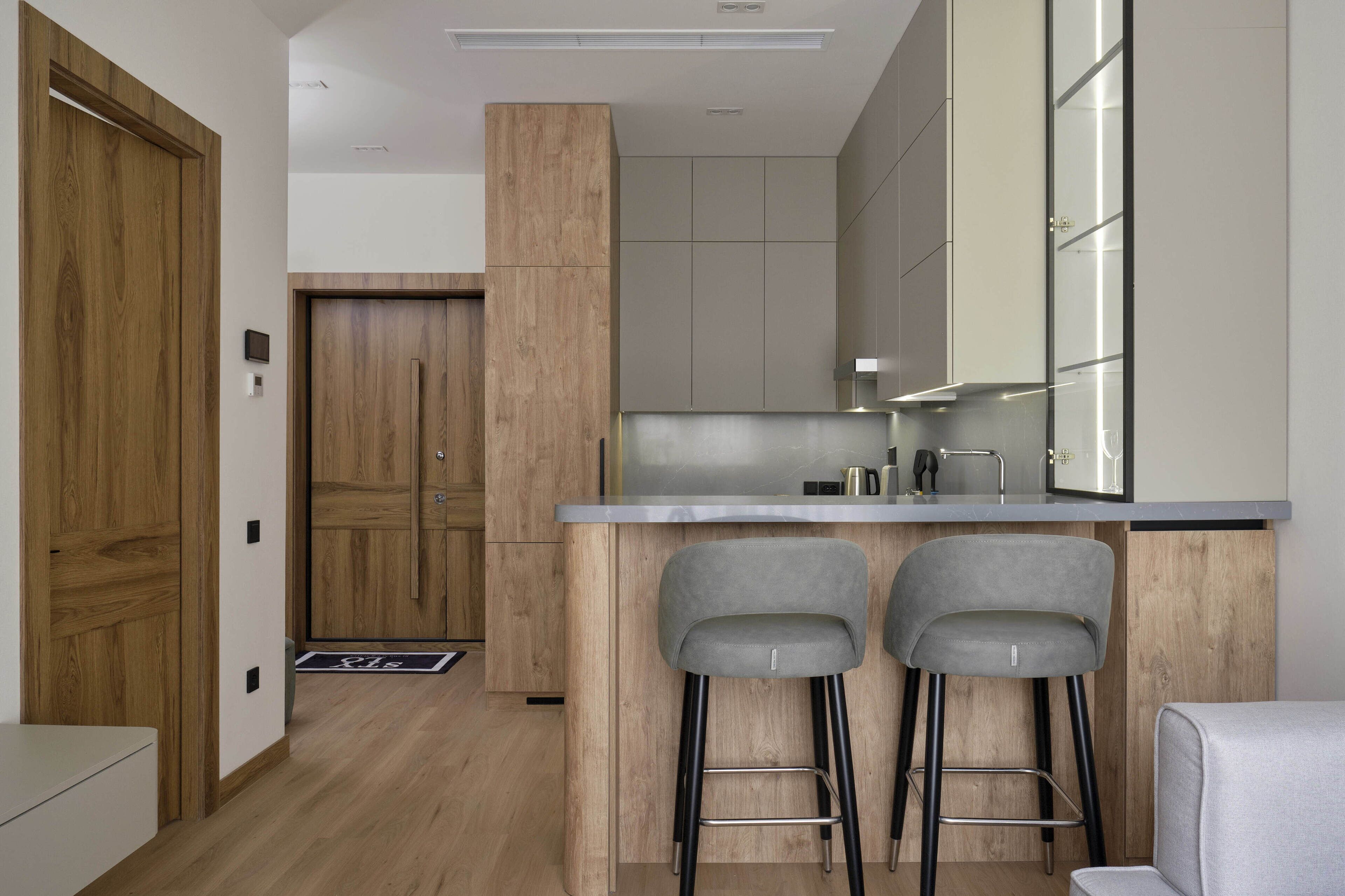 One Bedroom Apartment | Cofres nos quartos, individualmente decorados