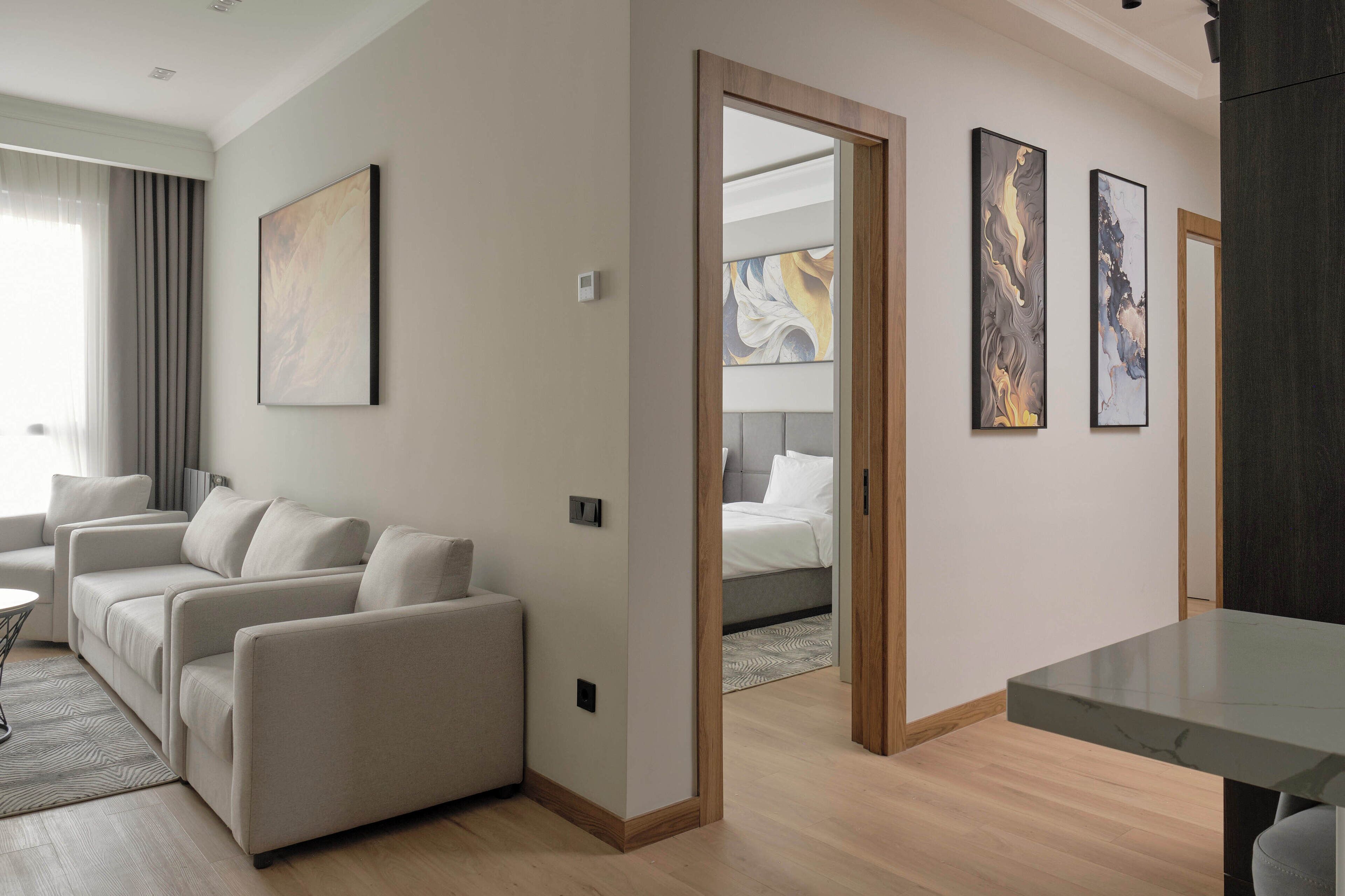 Two Bedroom Apartment | Brankas dan didekorasi berbeda-beda