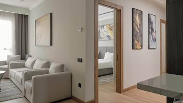 Two Bedroom Apartment | Brankas dan didekorasi berbeda-beda