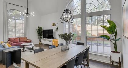 Luxury Home 5BR Hot Tub, Pool & Beautiful Backyard