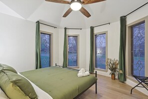 5 chambres, fer et planche à repasser, Wi-Fi, draps fournis