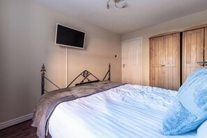 2 quartos, ferros/tábuas de passar roupa, Wi-Fi de cortesia