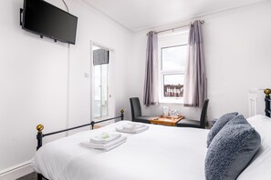 1 室のベッドルーム、アイロン / アイロン台、WiFi (無料)