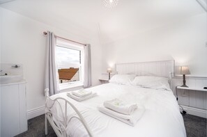 1 bedroom, iron/ironing board, free WiFi - Standard Double, Private Bathroom (Whitby)