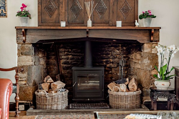 Interior - Historic dog friendly holiday home with indoor pool and sauna - The Court House (King's Sutton)