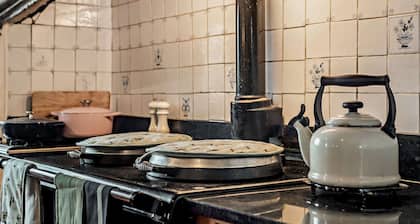 Historic dog friendly holiday home with indoor pool and sauna - The Court House