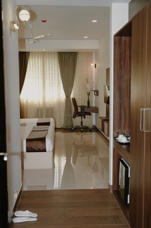 Rom – deluxe | Oppholdsområde | Flatskjerm-TV