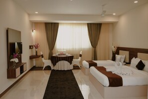 Desk, soundproofing, iron/ironing board, free WiFi - The Kings Meadows  (Bengaluru)