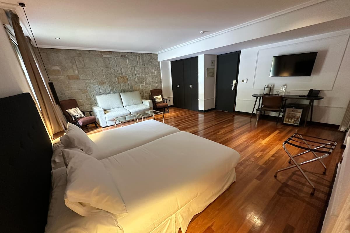 Junior Studio Suite | In-room safe, blackout curtains, iron/ironing board (on request)