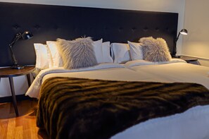 In-room safe, blackout curtains, iron/ironing board, free WiFi - Hotel Hita - Nature Experience (Navacerrada)