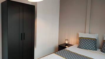 4 bedrooms, desk, iron/ironing board, travel crib