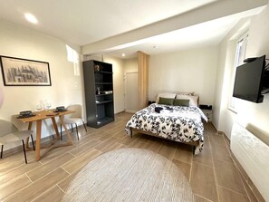 1 dormitorio, tabla de planchar con plancha, wifi gratis y ropa de cama