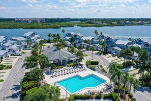 A heated pool - Beautiful Condo, Waterfront, Dock Views, Walk to Private Beach, Heated Pools, Tennis, Pickleball (Siesta Key)