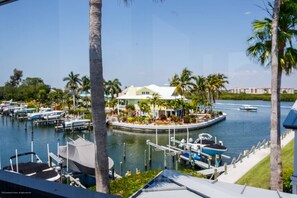 Marina - Beautiful Condo, Waterfront, Dock Views, Walk to Private Beach, Heated Pools, Tennis, Pickleball (Siesta Key)