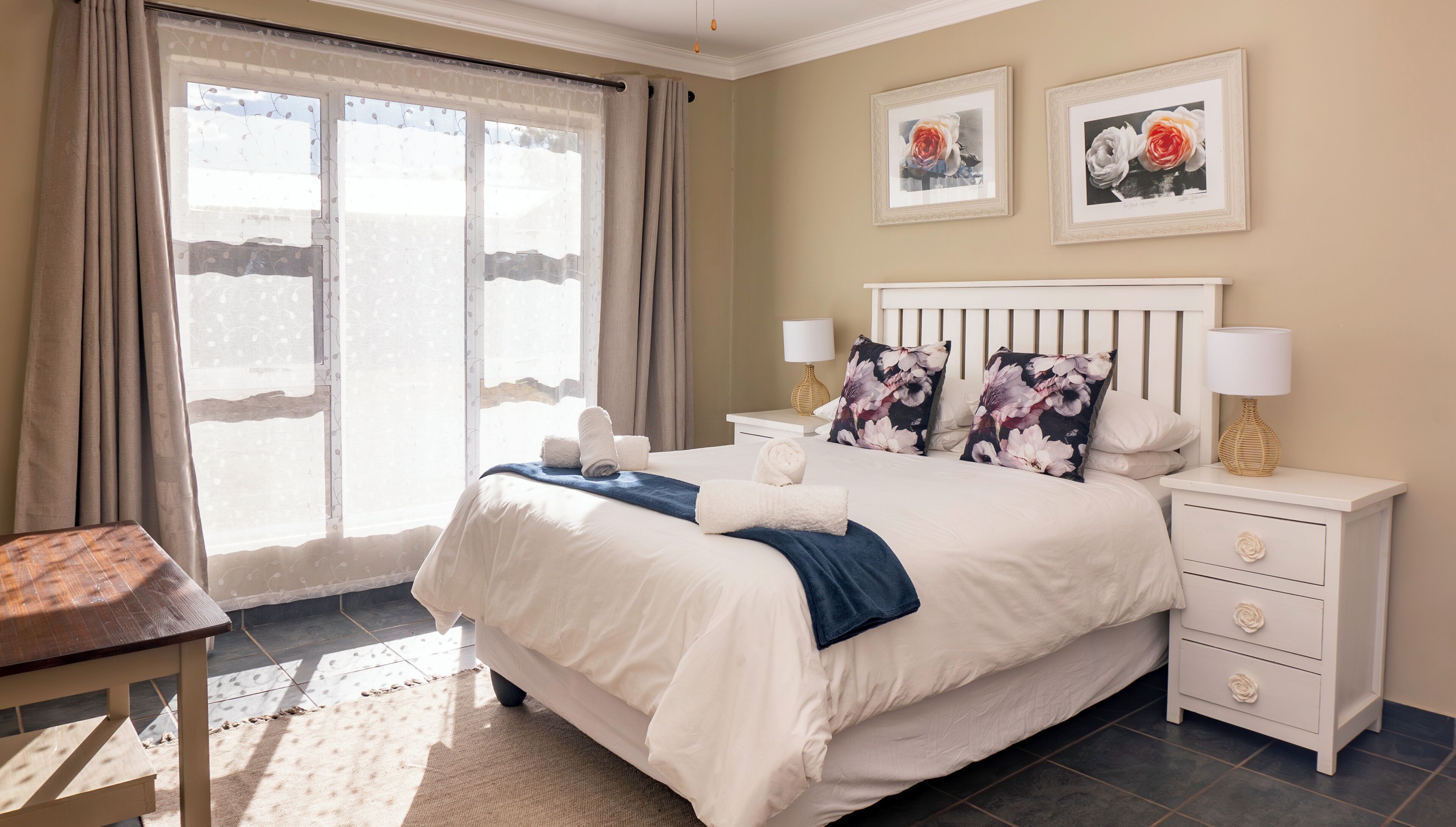 Deluxe Apartment, 2 Bedrooms, Non Smoking, Mountain View | Premium bedding, individually decorated, individually furnished, desk