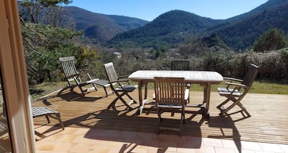 Charmante Maison Avec vue et Jardin en Pleine Nature, Proche des Commodités