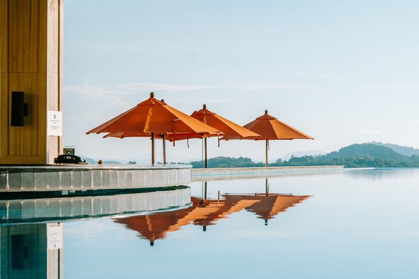 2 kolam renang terbuka