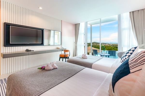 1 dormitori, caixa forta a l'habitació i mobiliari individual