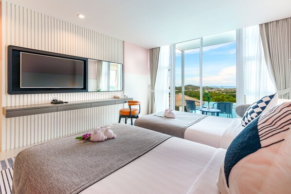 1 kamar tidur, brankas, dan dilengkapi dengan perabotan berbeda-beda